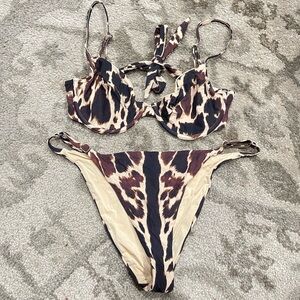 Weworewhat | Animal Print Underwire Bikini Top + Bikini Bottoms Size: Large